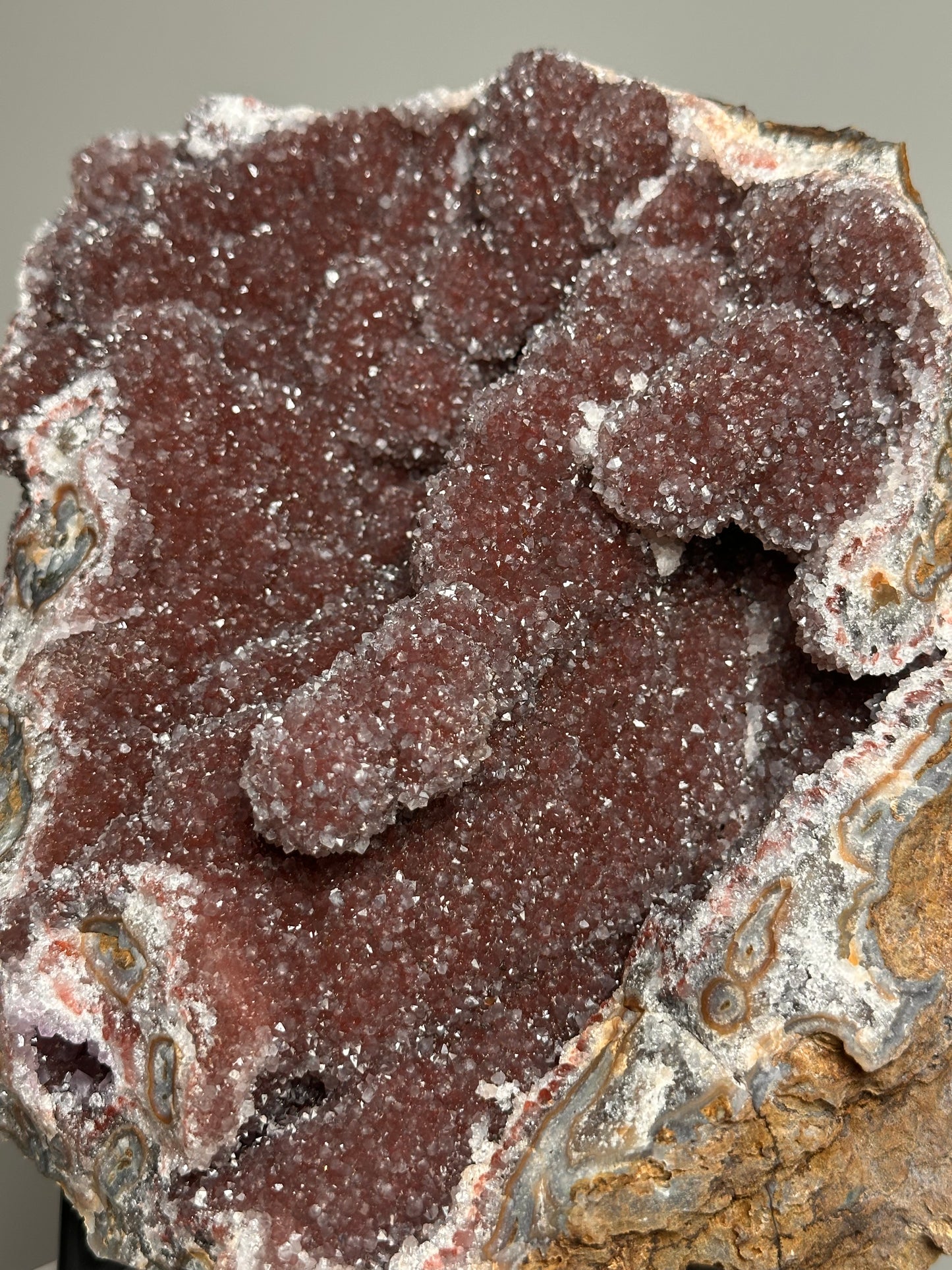 XL Rode Amethist op standaard