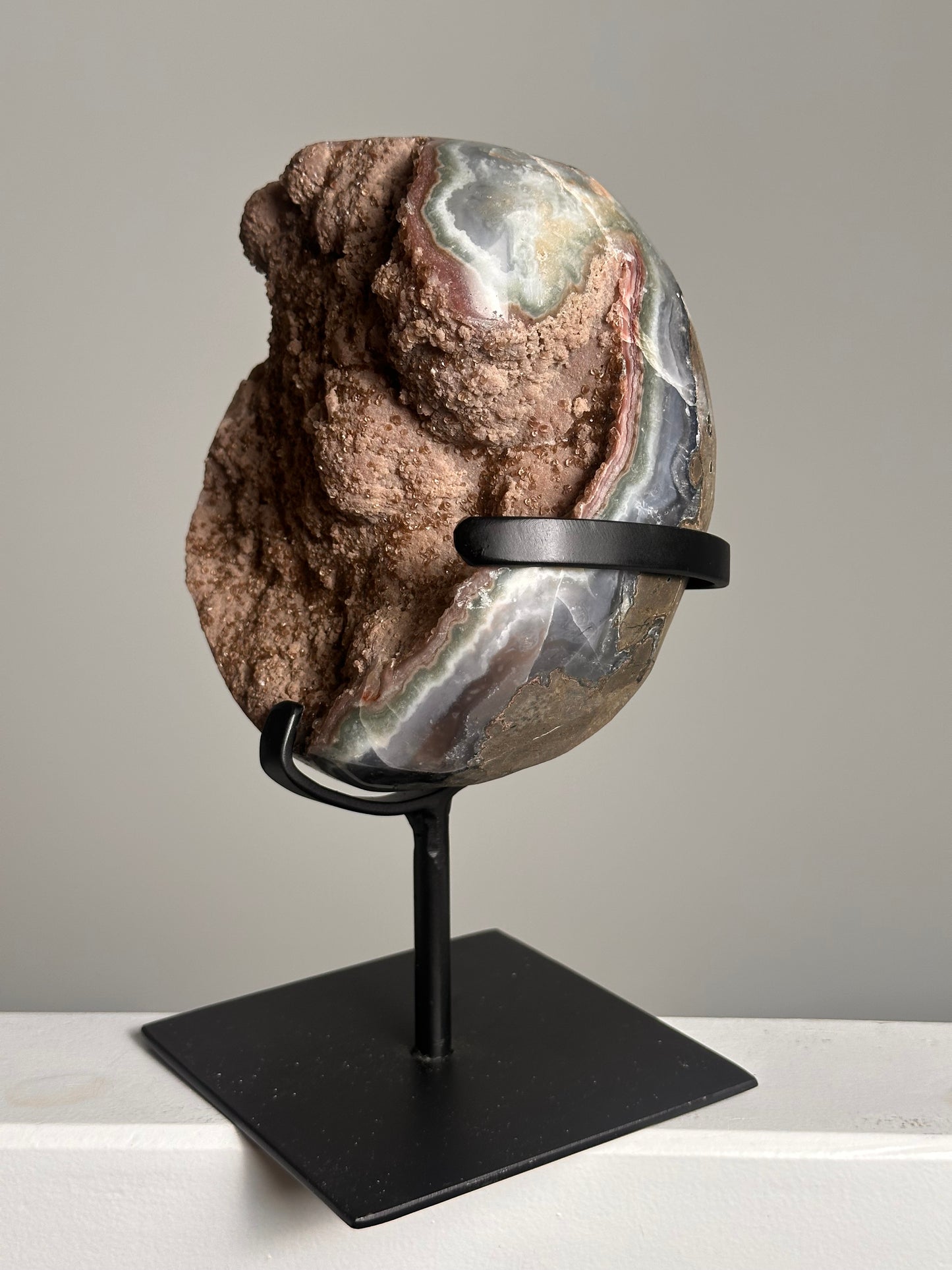 Agaat op standaard met Druzy