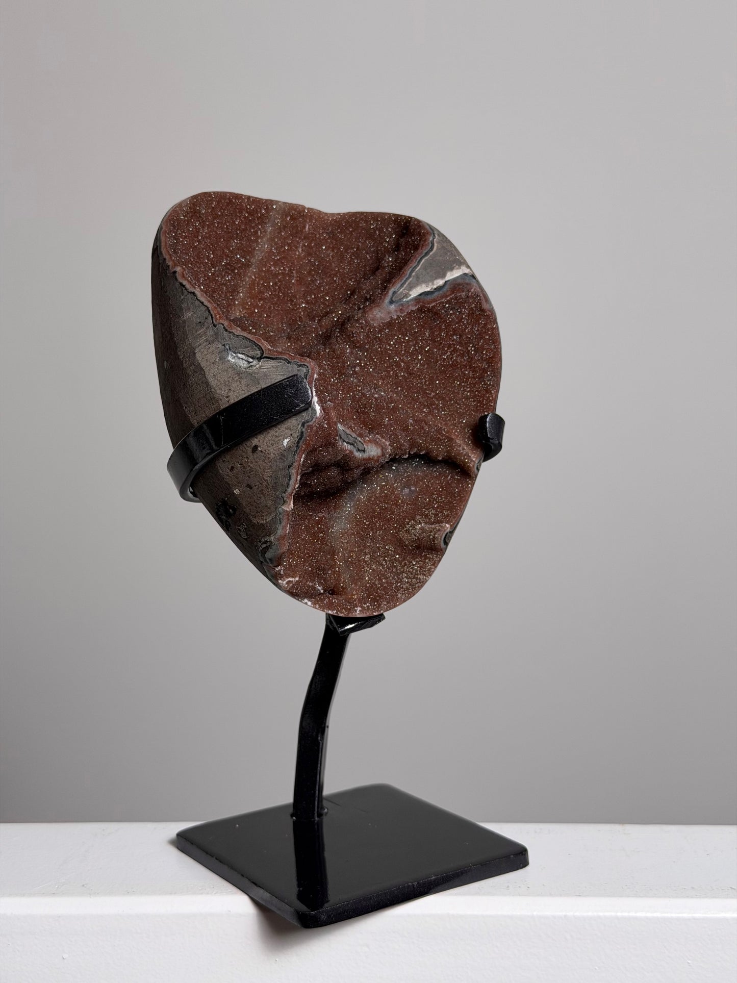 Rode Amethist op standaard