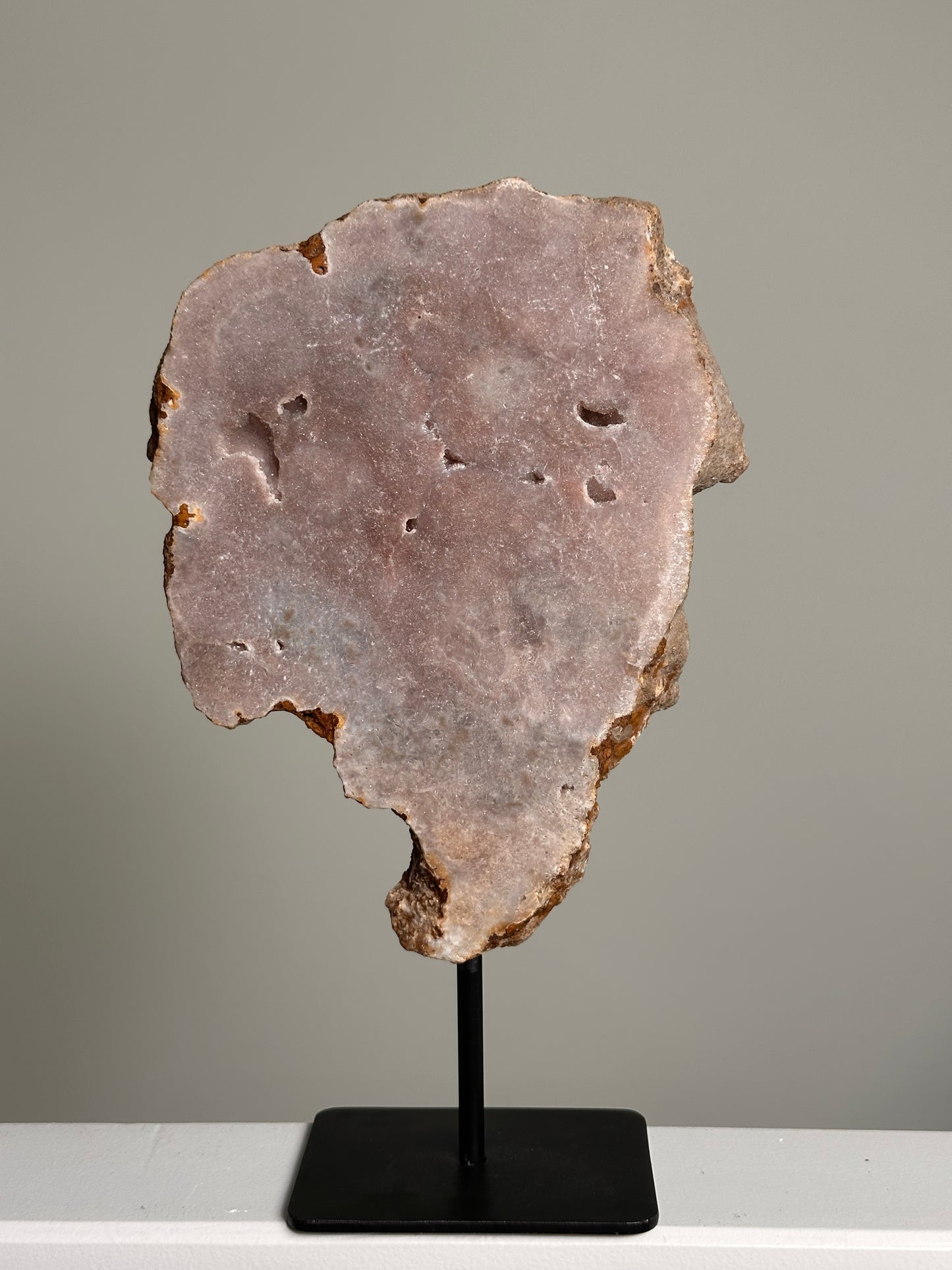 Amatista rosa en soporte