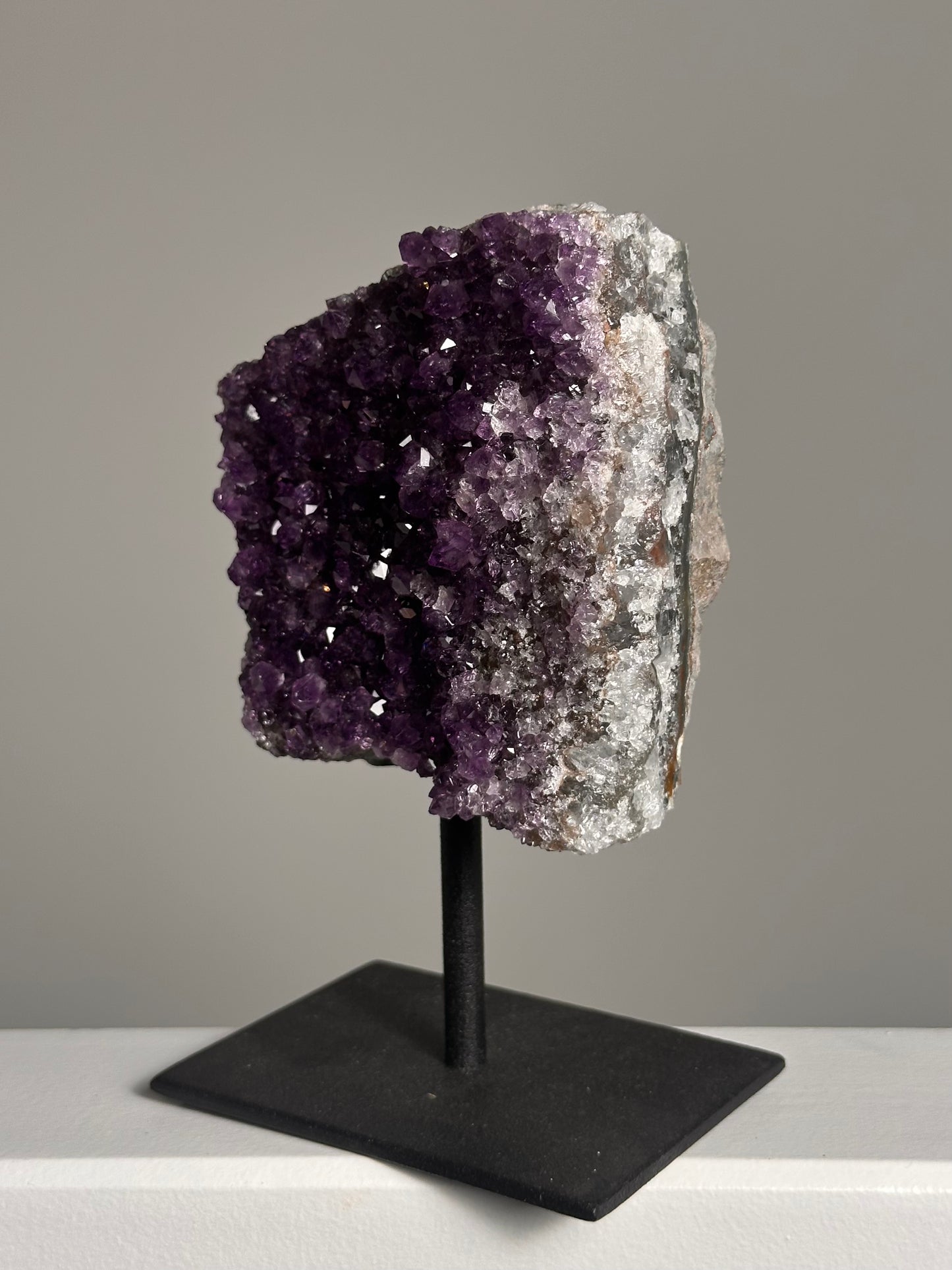 Amethist op standaard