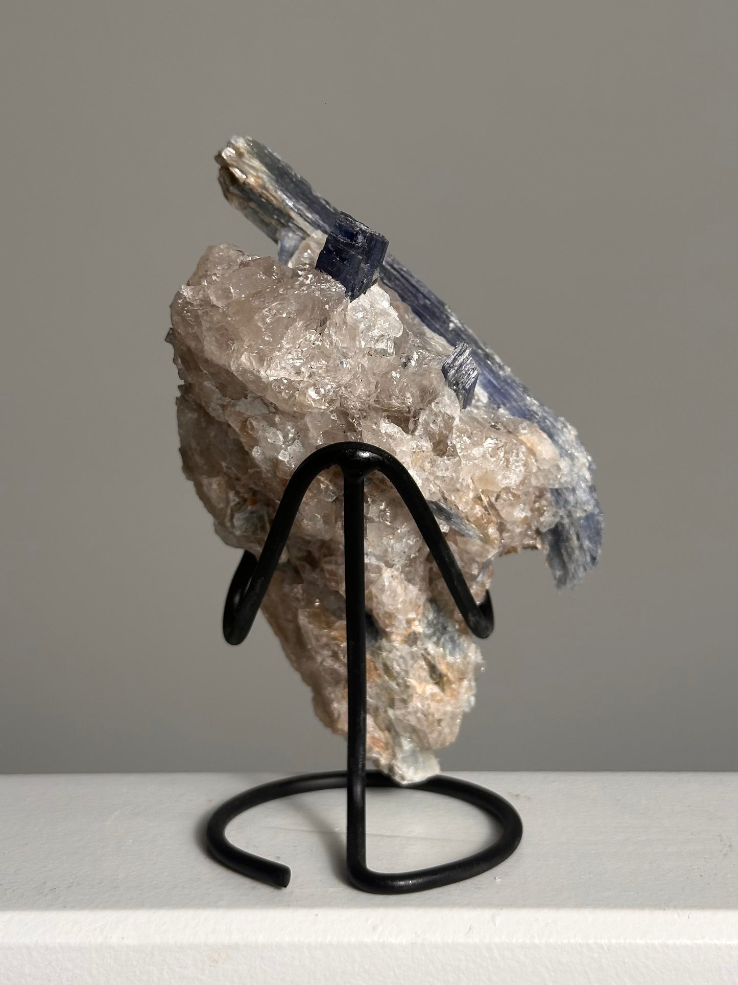 Kyaniet op standaard