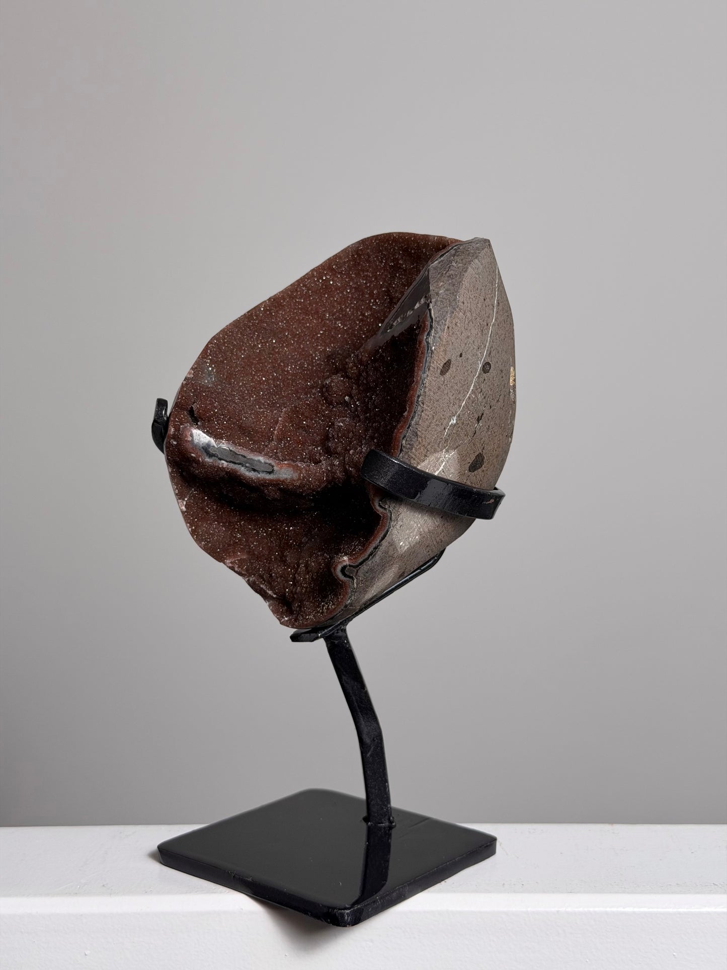 Rode Amethist op standaard