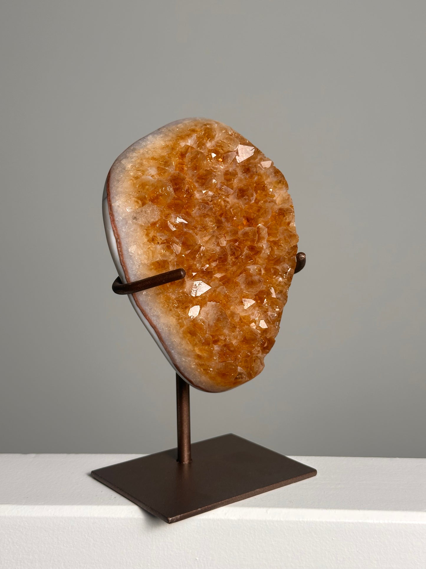 Gebrande Amethist op standaard