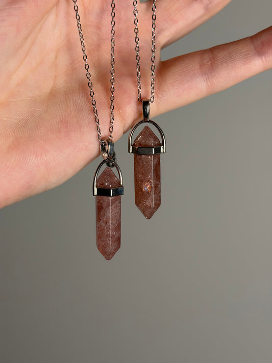 Aardbeienkwarts Point Necklace