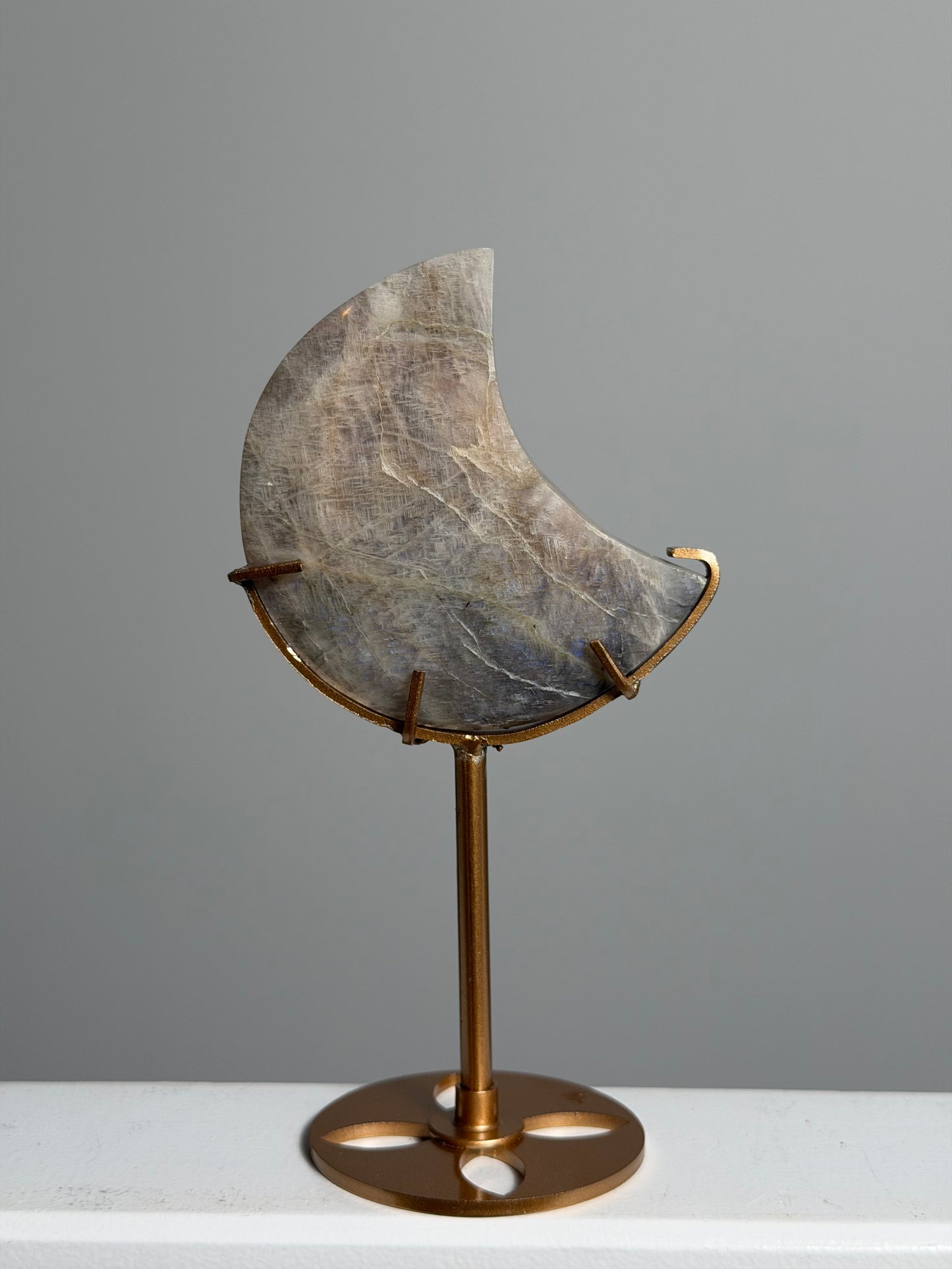 Maansteen op standaard