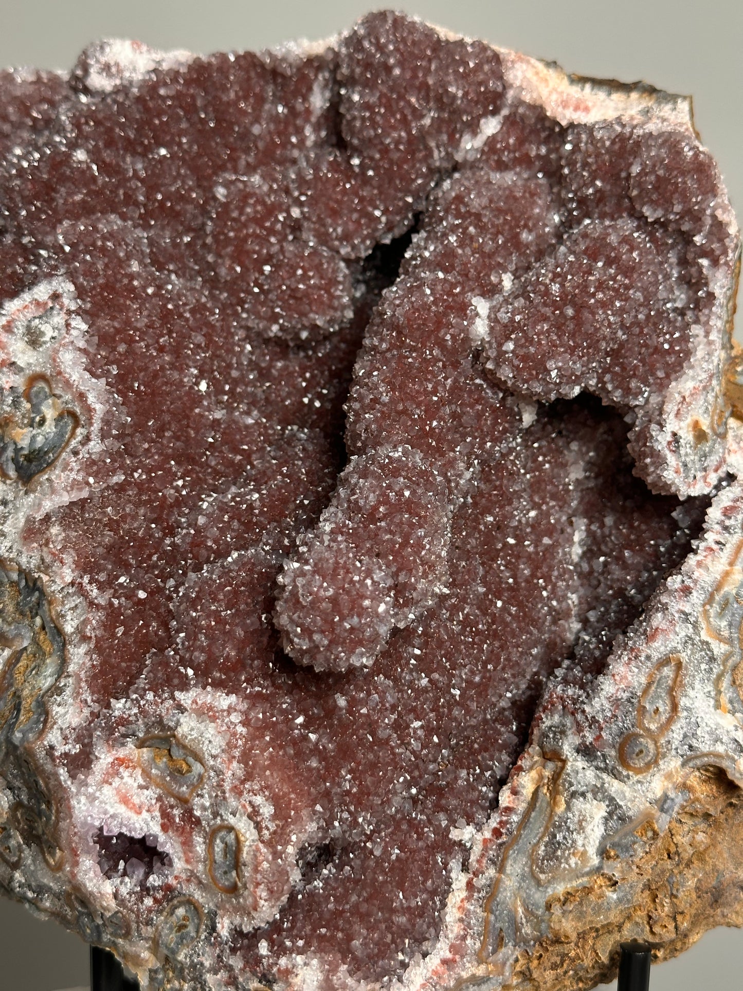 XL Rode Amethist op standaard