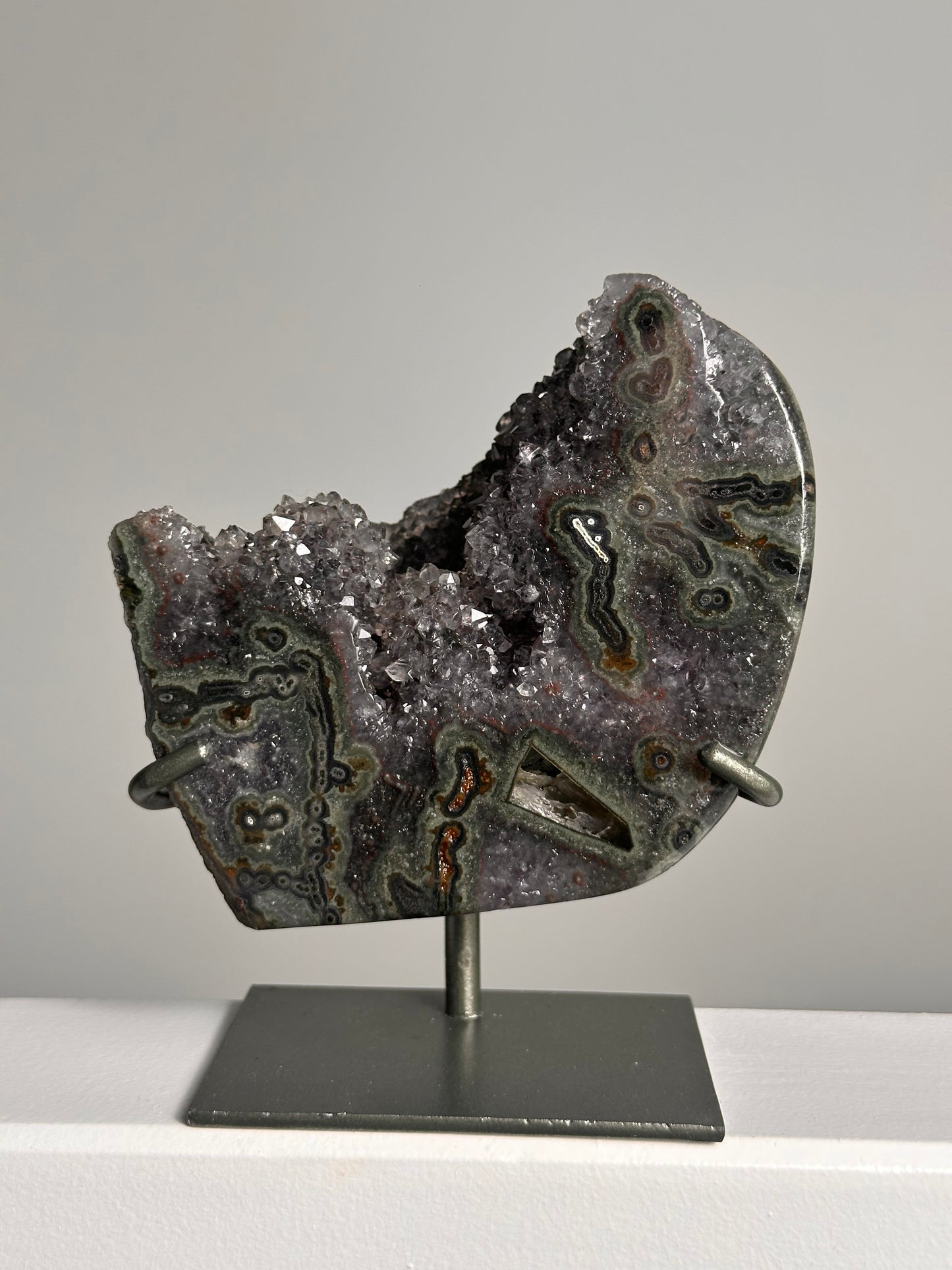 Amethist op standaard