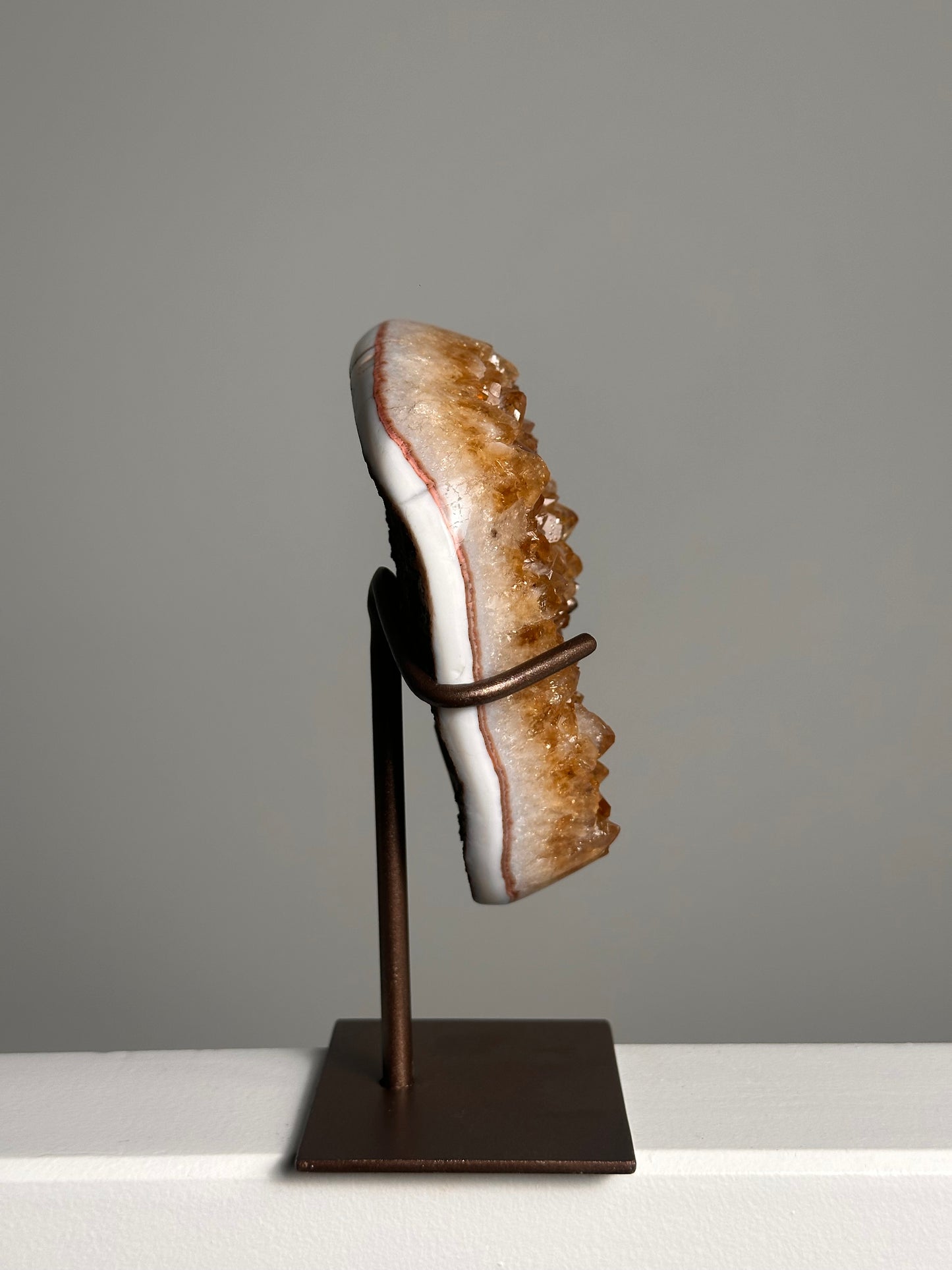 Gebrande Amethist op standaard