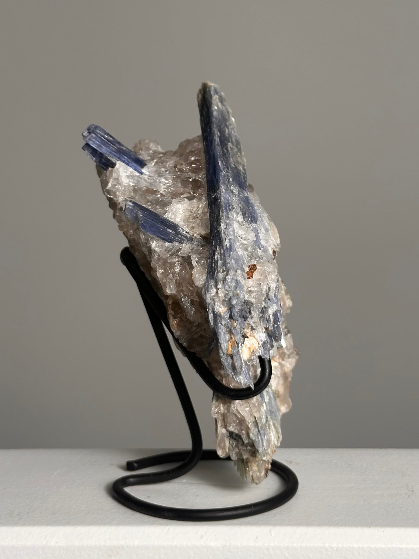 Kyaniet op standaard