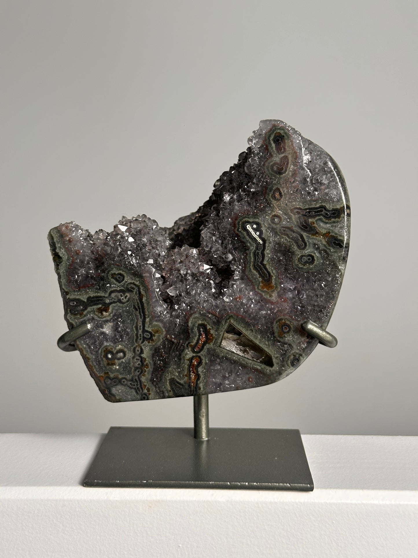 Amethist op standaard